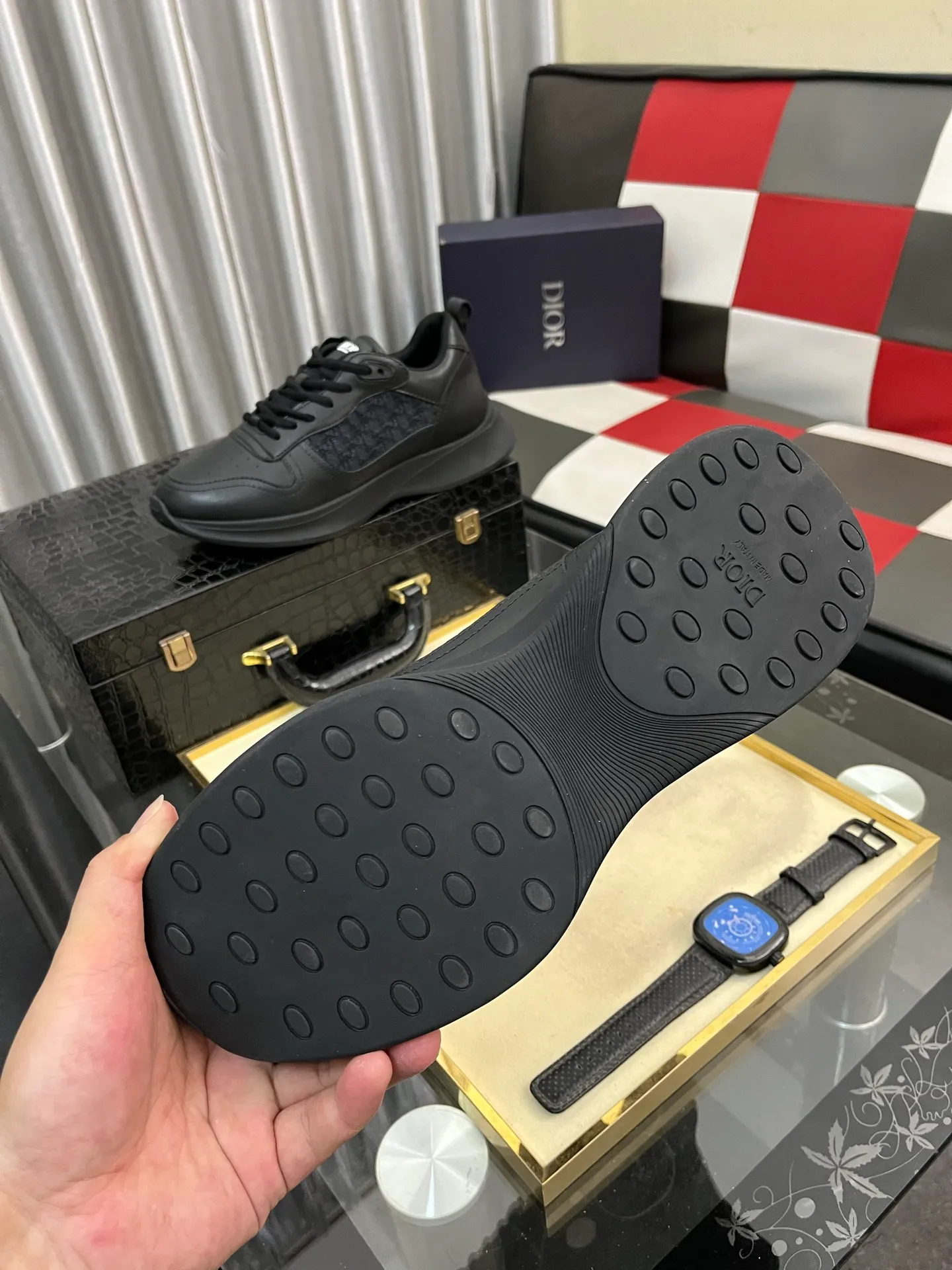 Men's shoes💰: 380⌚️⌚️[Dior] Dior's new men's genuine leather casual shoes, the highest version on the market, any comparison is welcome🆚! The original leather has excellent texture and is super high-end! Fetal sheep net lining imported from Italy, removable pad! Luxurious materials and fine workmanship, highly recommended! Code number: 38-445️⃣Colors available